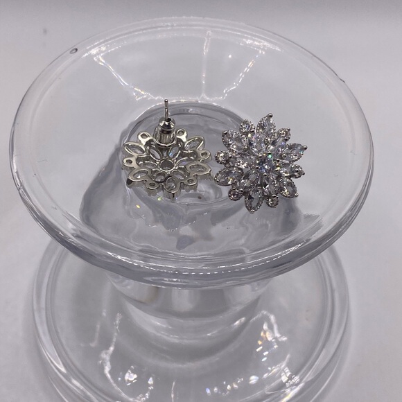 Earrings - Picture 2 of 3